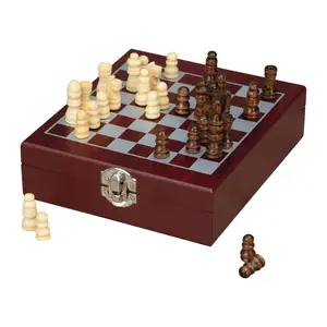 Set vin lux cu joc de şah
